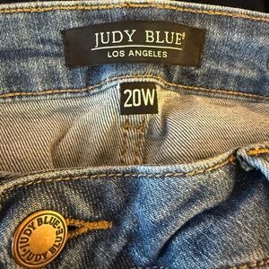 Judy Blue Women’s distressed jeans